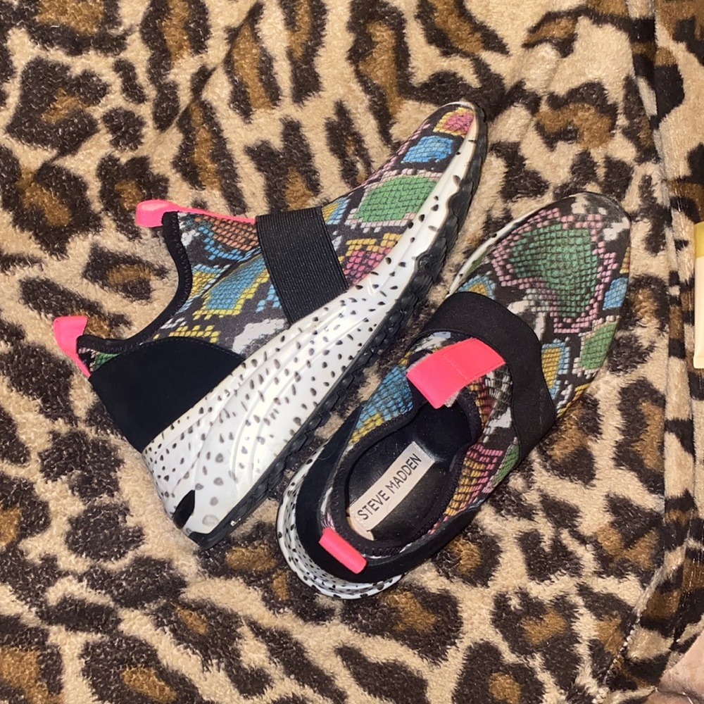Steve Madden Nital Snake Print sneakers women’s size 8.5